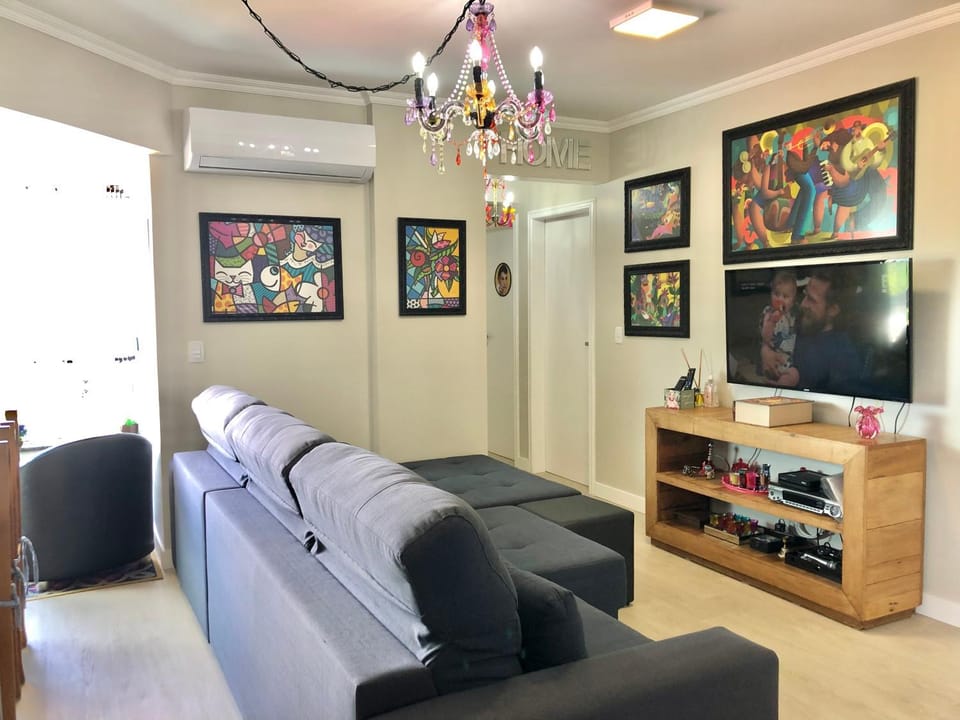 Communal lounge/ TV room, TV and multimedia, Living room, Seating area, Evening entertainment, air conditioner