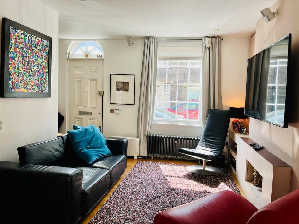 Georgian Superstar House in London Borough of Southwark