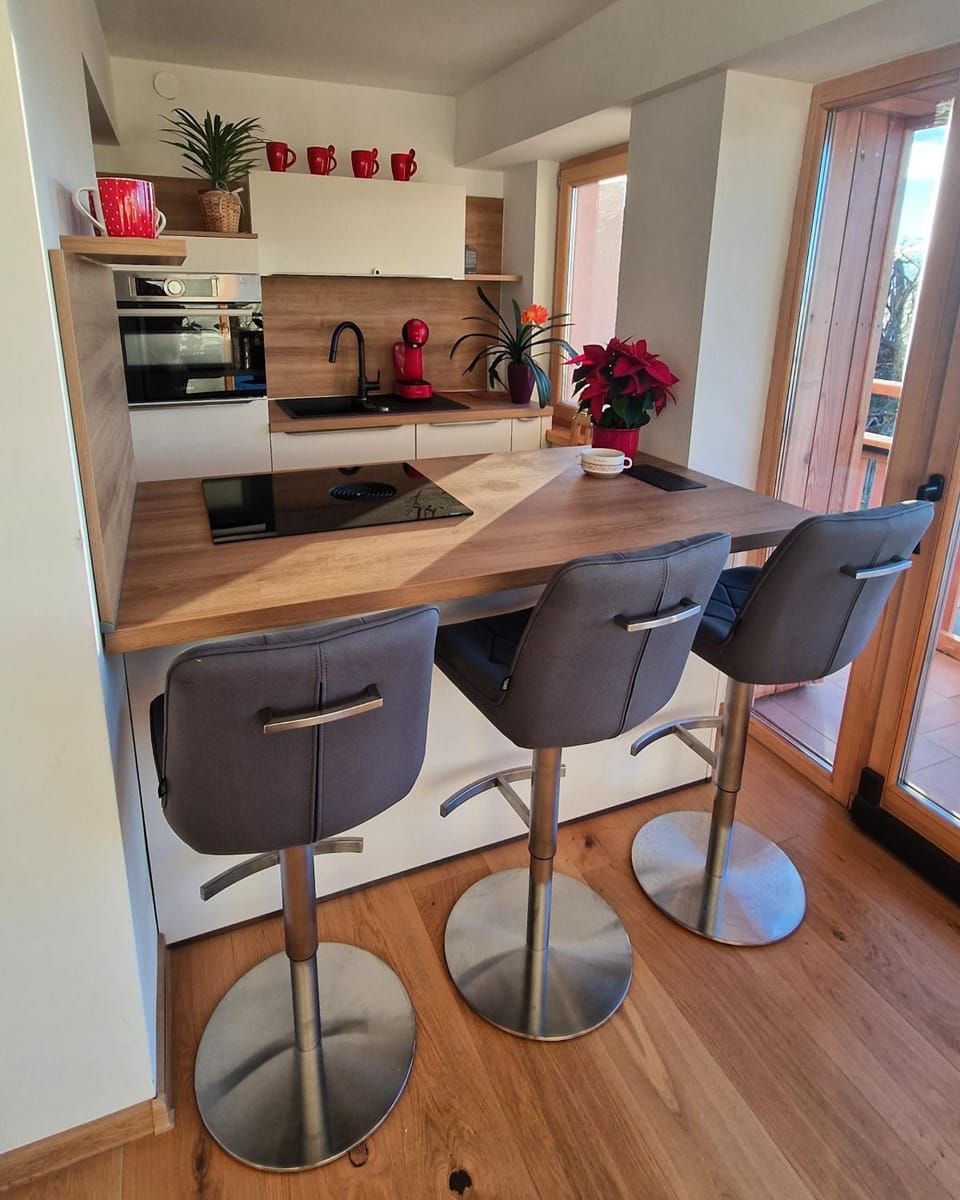 Decorative detail, Seating area, stove, kitchen