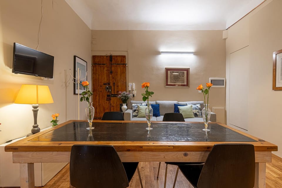 TV and multimedia, Seating area, Dining area