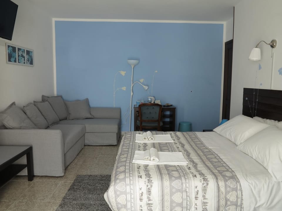 Photo of the whole room, Seating area, Bedroom