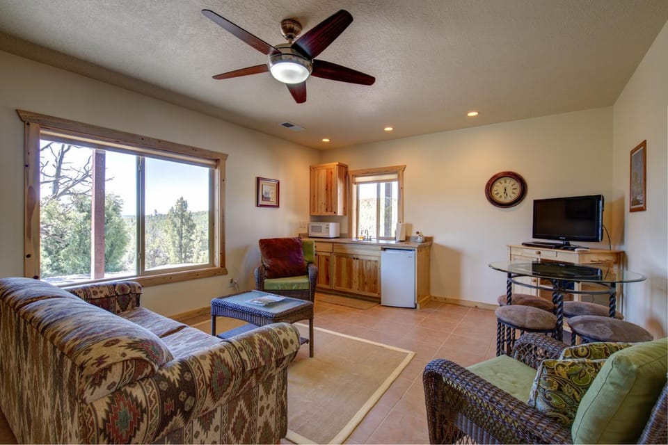 Kitchen or kitchenette, Living room, Seating area