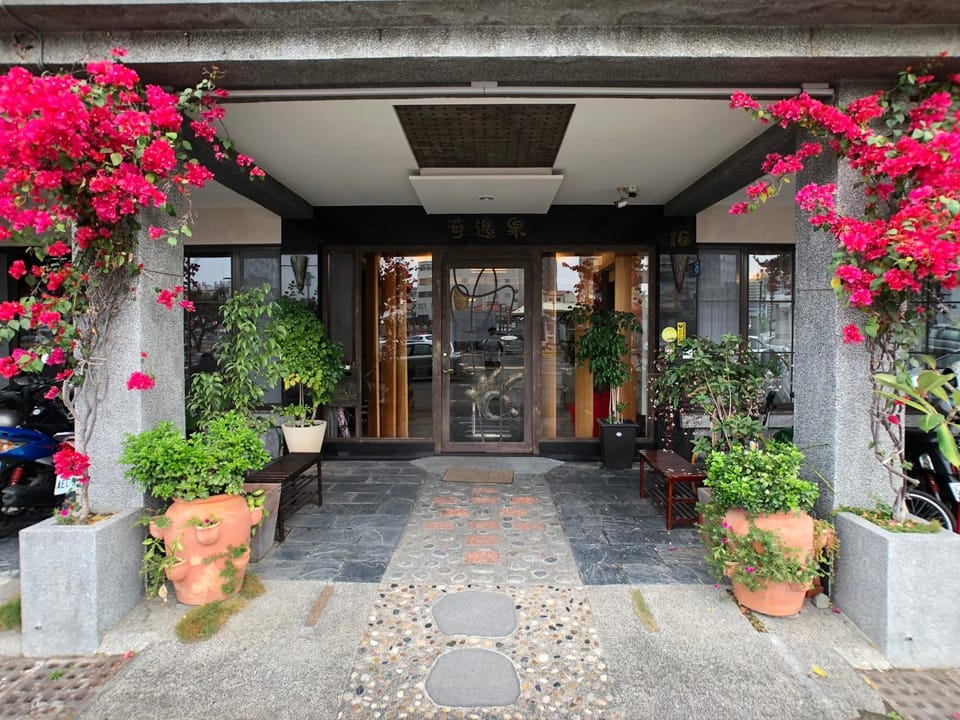 Property building, Facade/entrance, Spring, Day, Garden, Garden view