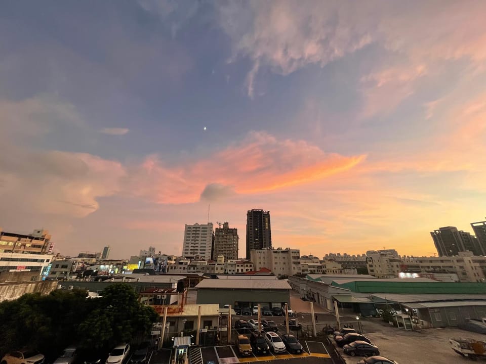 View (from property/room), City view, Sunset