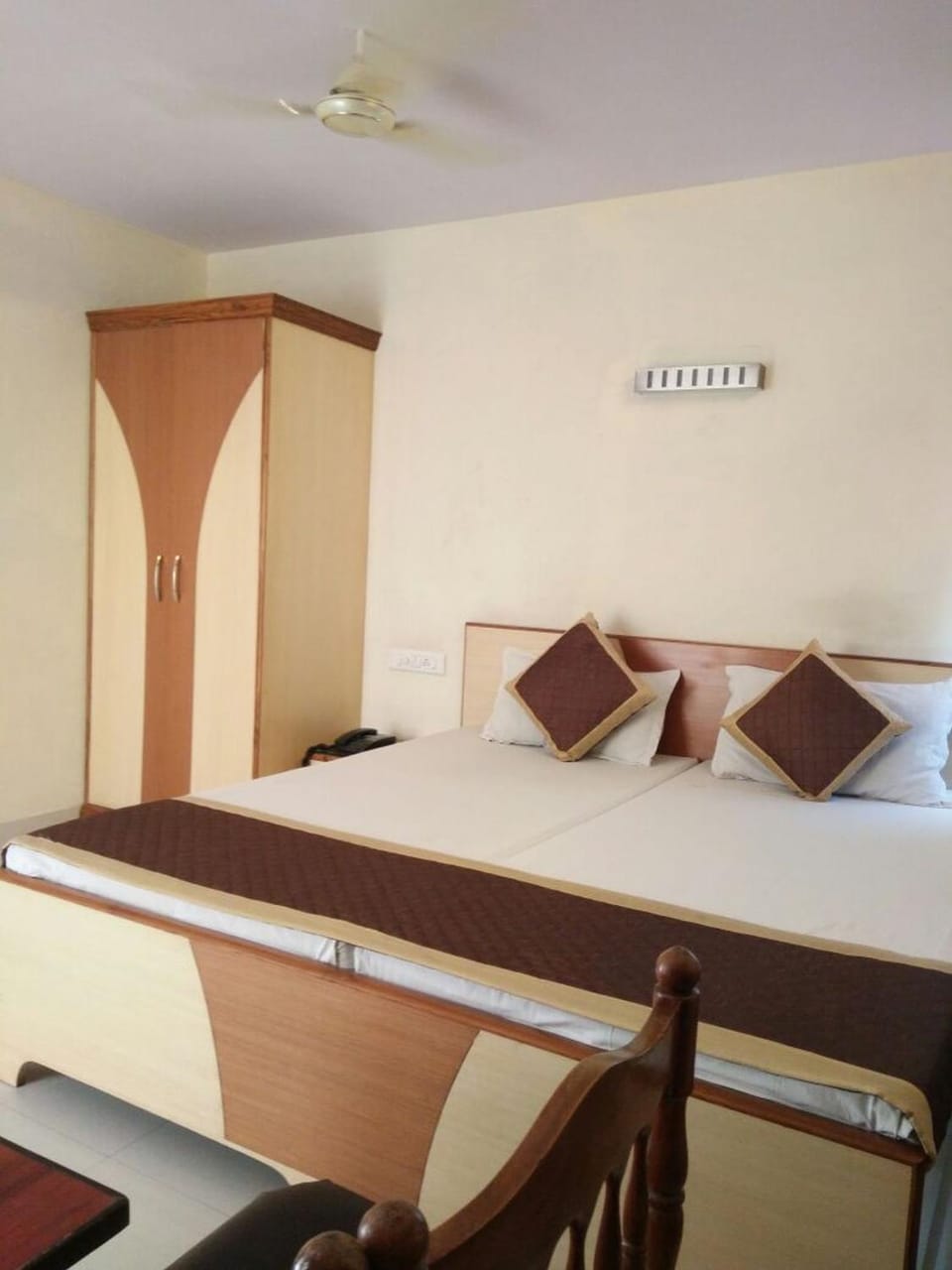 Photo of the whole room, Bedroom