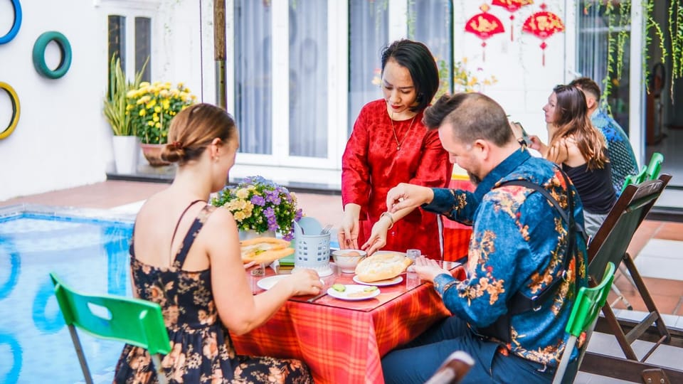 Dining area, Food, Guests