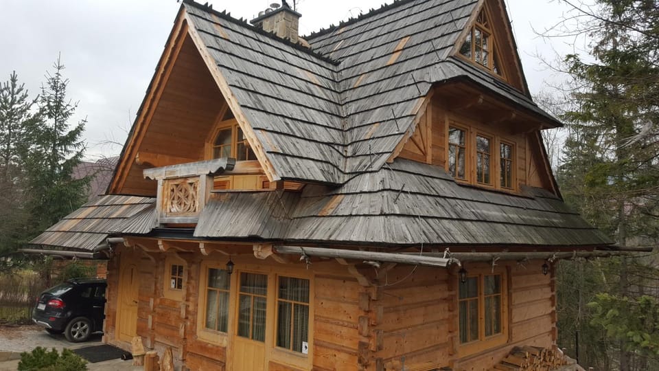 Property building, Facade/entrance, Balcony/Terrace, Mountain view, Mountain view