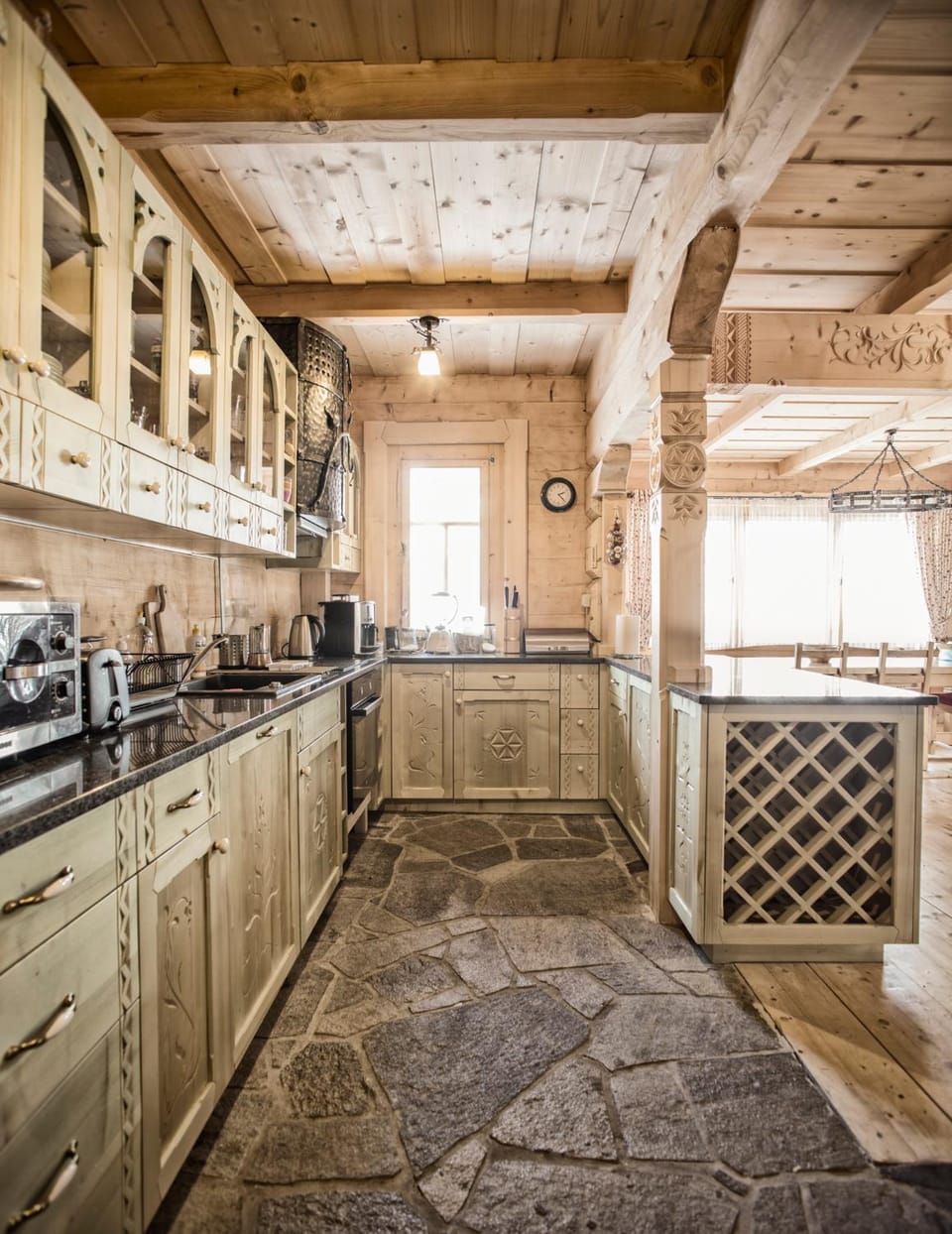 Coffee/tea facilities, Kitchen or kitchenette, dishwasher, fireplace, microwave, pet friendly, stove, toaster