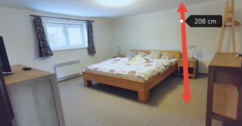 Photo of the whole room, Bedroom