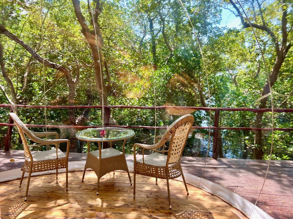 Day, Natural landscape, View (from property/room), Balcony/Terrace, Living room, Seating area, Dining area