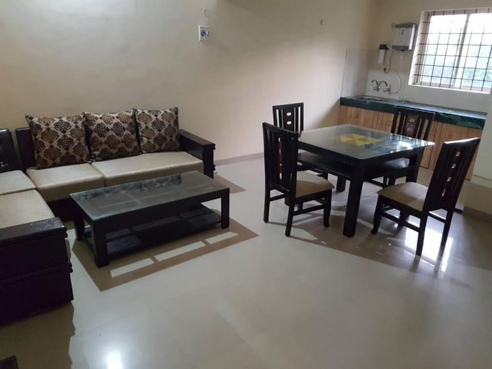 Communal lounge/ TV room, Photo of the whole room, Lunch, Dinner
