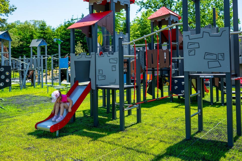 Day, Natural landscape, Children play ground, Garden, Evening entertainment, Garden view
