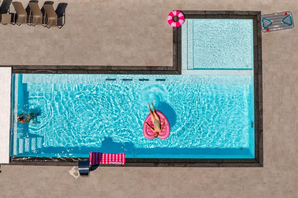 Pool view, Swimming pool