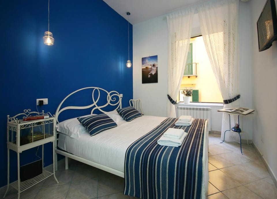Bed, Bedroom, City view