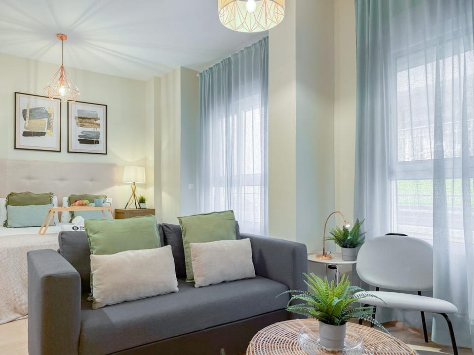 Bed, Living room, Seating area, Dining area, air conditioner