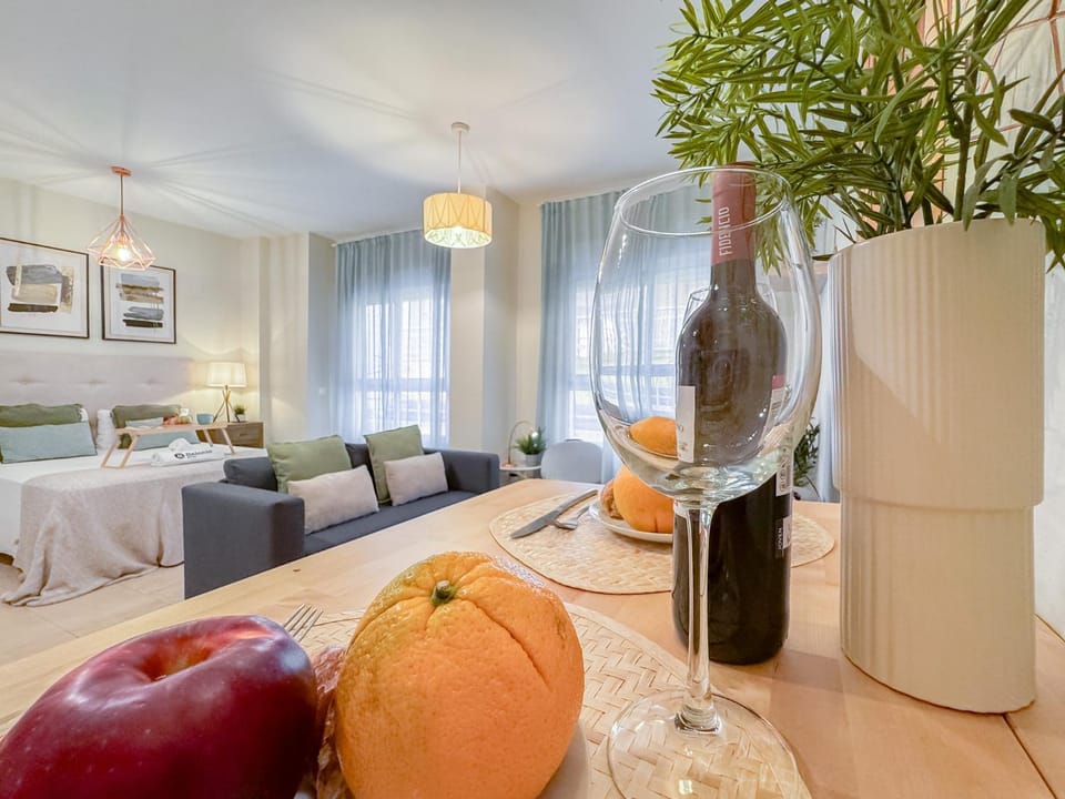 Bed, Living room, Food and drinks, Photo of the whole room, Seating area, Dining area, Bedroom