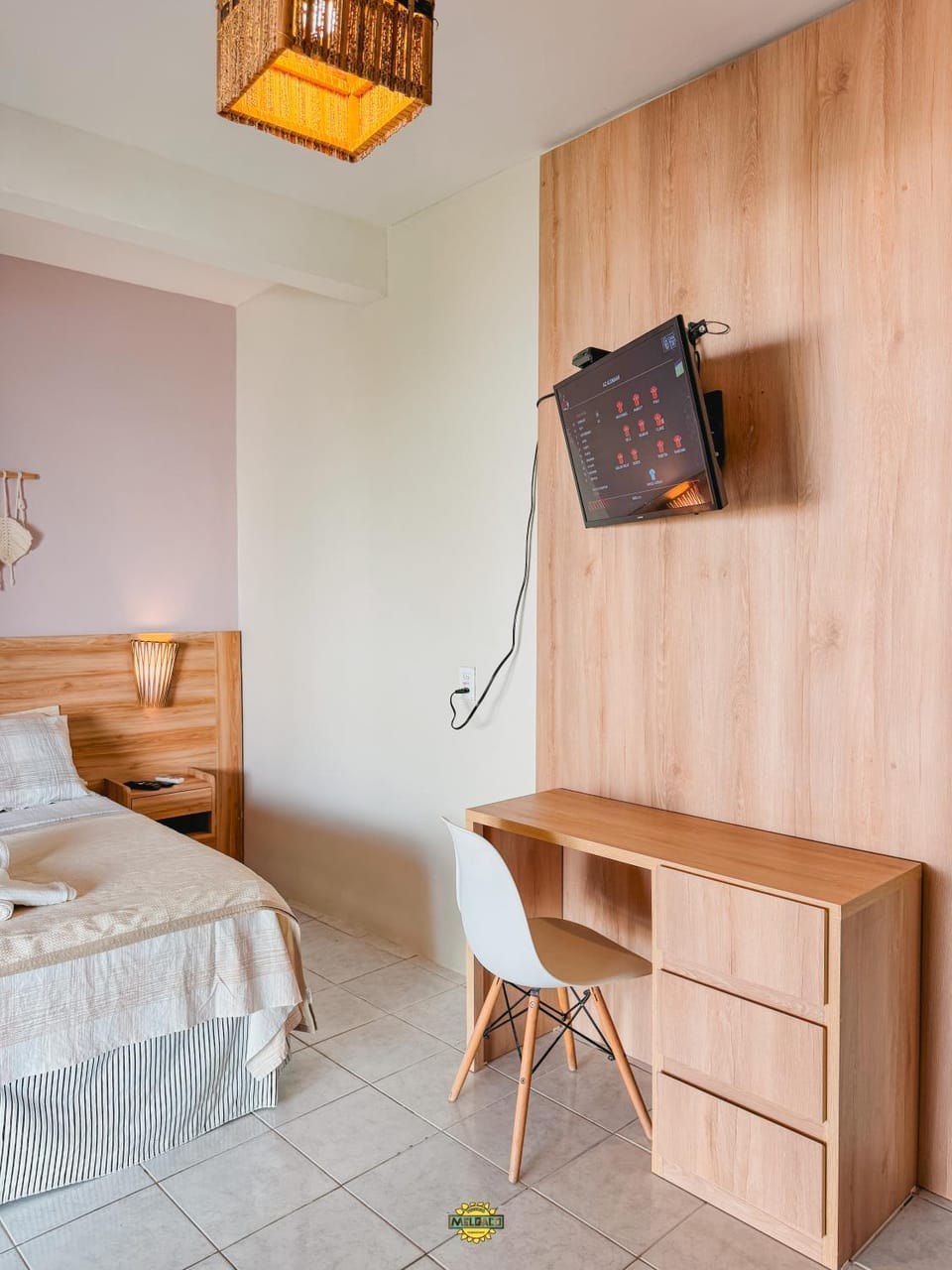 Bed, TV and multimedia, Evening entertainment, Bedroom