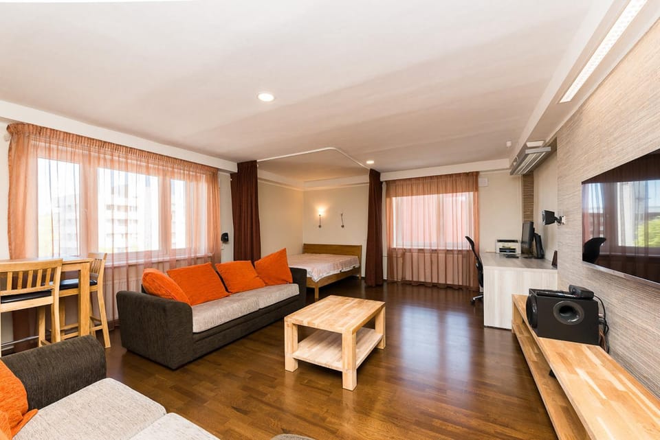 Bed, TV and multimedia, Living room, Seating area, Dining area, Bedroom, Street view