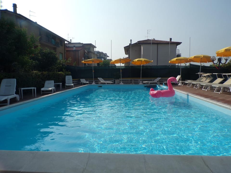 Hotel Crystal con Piscina Estiva Privata - SPIAGGIA INCLUSA con Formula All Inclusive 7 notti & ANIMAZIONE 2026 Hotel in Emilia-Romagna