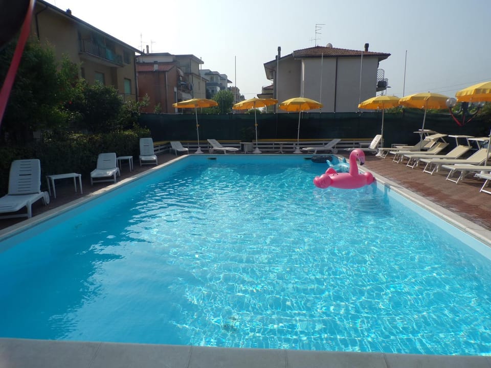 Hotel Crystal con Piscina Estiva Privata - SPIAGGIA INCLUSA con Formula All Inclusive 7 notti & ANIMAZIONE 2026 Hotel in Emilia-Romagna