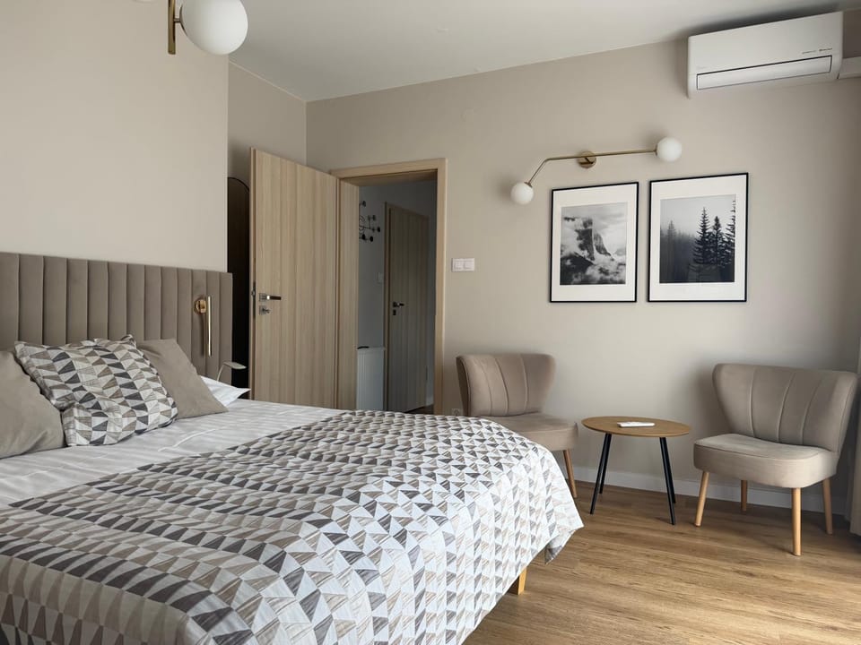 Bedroom, air conditioner