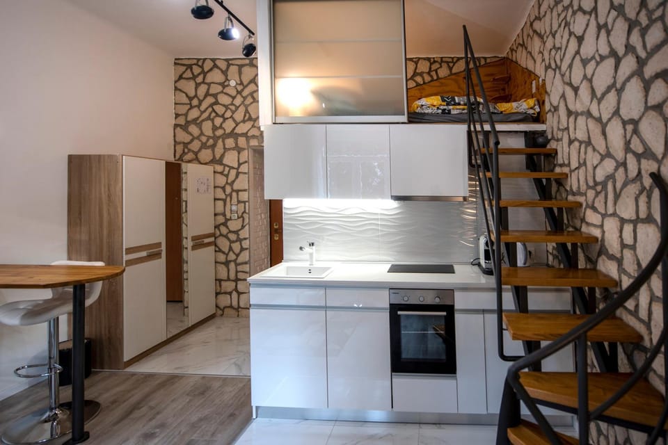 dishwasher, pet friendly, stove, kitchen