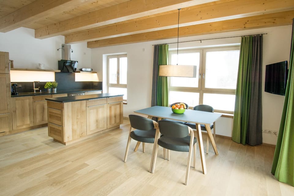 Kitchen or kitchenette, Photo of the whole room, Dining area