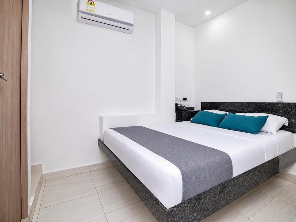 Bathroom, TV and multimedia, Coffee/tea facilities, Bedroom, internet, air conditioner