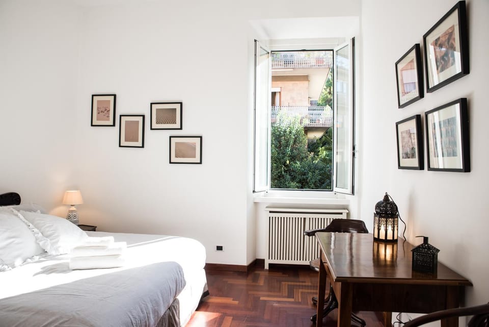 Photo of the whole room, Bedroom