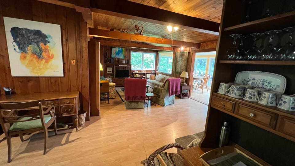 Lakeside Cottage House in Ontario