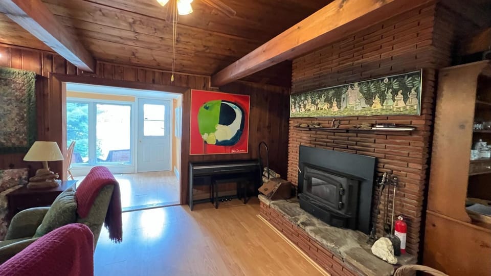 Lakeside Cottage House in Ontario