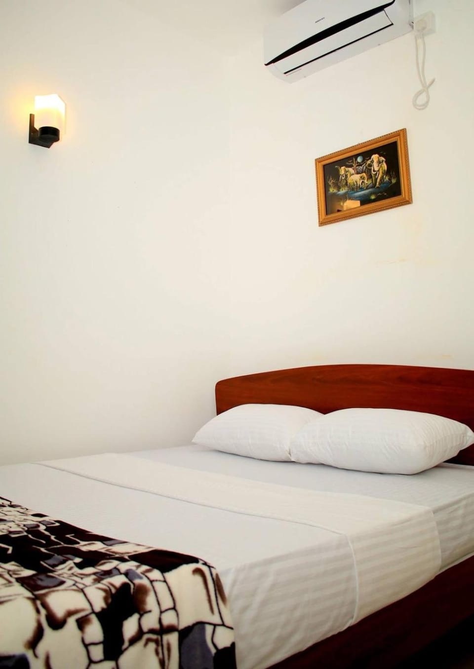 Spacious 5 Bedroom Villa in Sigiriya Sleeps 15 Family & Group stay Bed and Breakfast in Dambulla