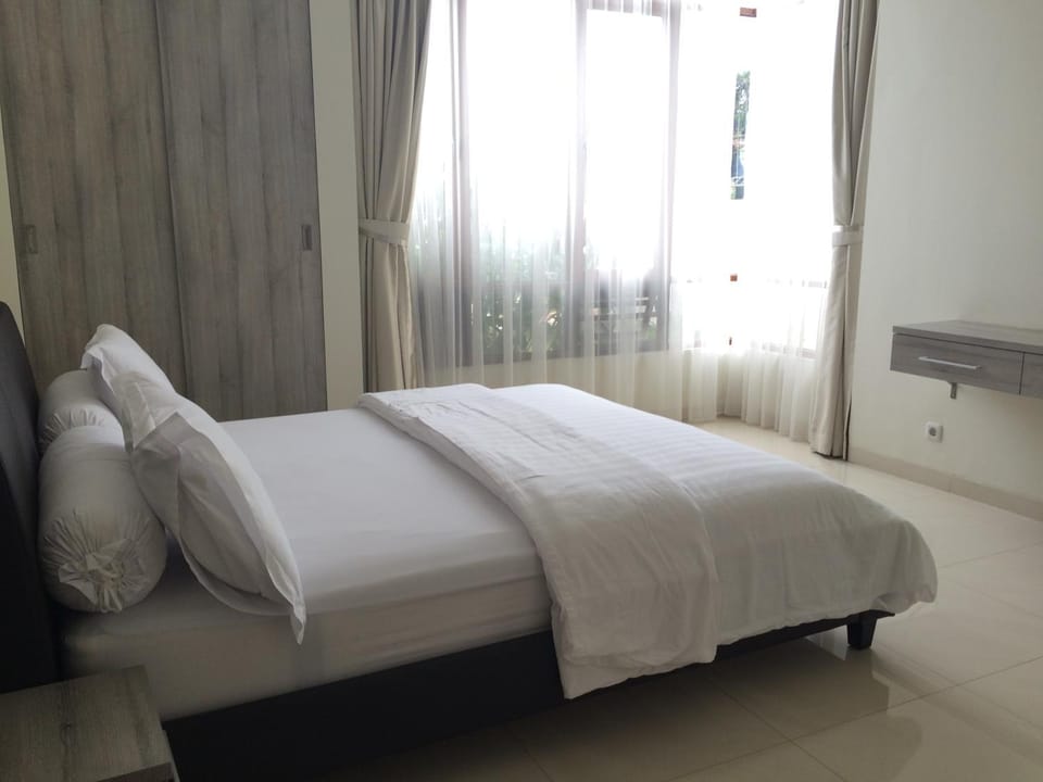 Bedroom, Garden view, Family