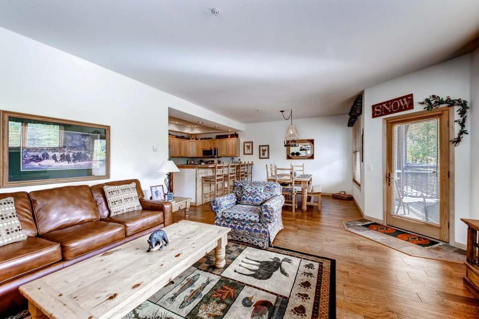 Corral at Breckenridge Blue Jay Condo: Walk to Town / Lifts Apartment in Breckenridge