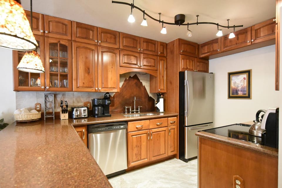 Tyra Streamside Buffalo Run Condo: Ski-In/Ski-Out Apartment in Breckenridge