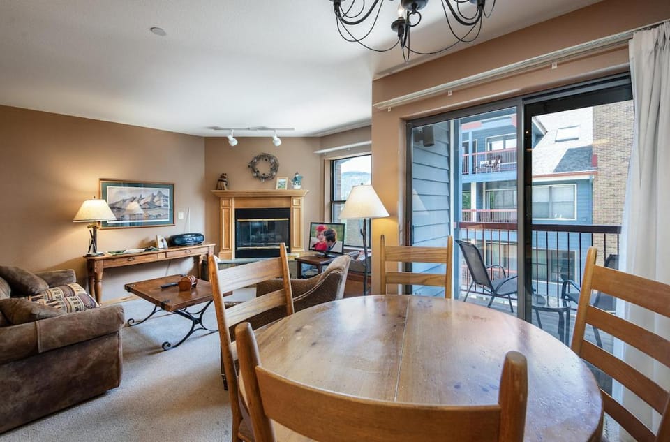 River Mountain Lodge Peaks Trail Condo: Ski-In, Downtown Breck Apartment in Breckenridge
