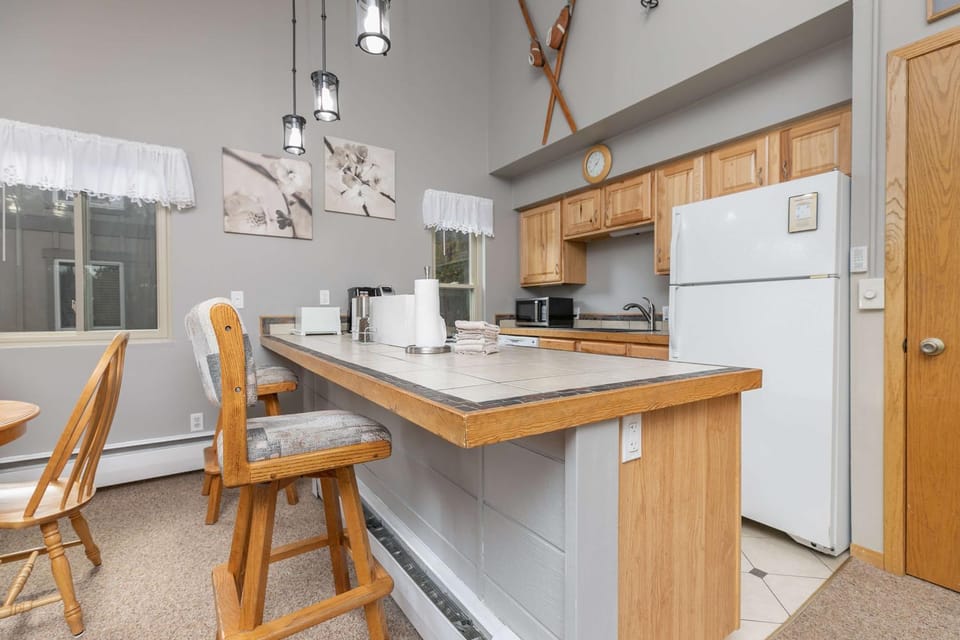 Timbernest Cottonwood Condo: Ideal Breck Location Apartment in Breckenridge