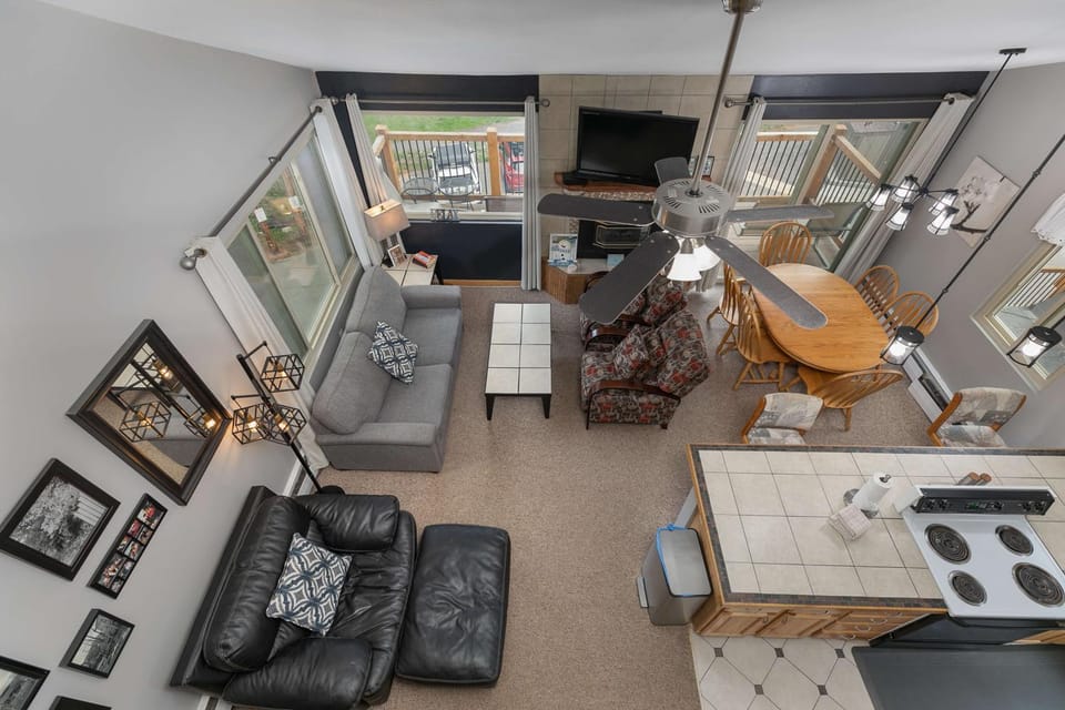 Timbernest Cottonwood Condo: Ideal Breck Location Apartment in Breckenridge