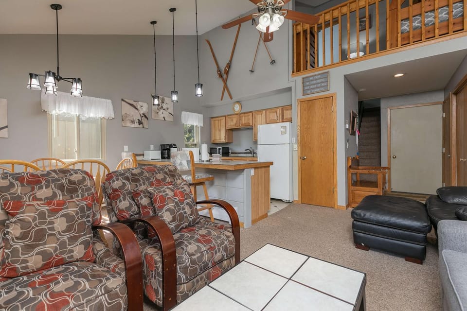 Timbernest Cottonwood Condo: Ideal Breck Location Apartment in Breckenridge