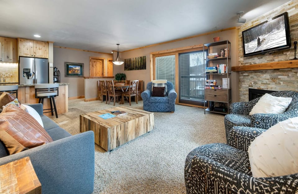 Double Eagle Aprés Ski Condo: Ski In, Walk to Town Apartment in Breckenridge