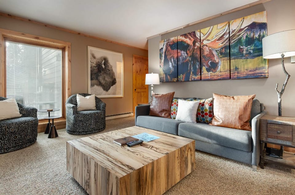 Double Eagle Aprés Ski Condo: Ski In, Walk to Town Apartment in Breckenridge
