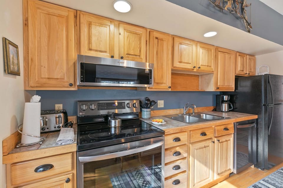 Peak 8 Village Retreat Condo: Great Year-Round Location Apartment in Breckenridge