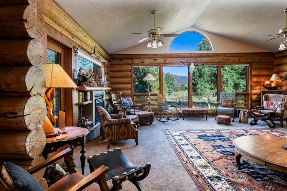 Swan River Lodge Home: Spacious, Hot Tub House in Breckenridge
