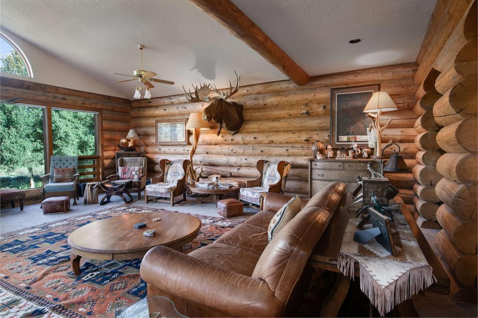 Swan River Lodge Home: Spacious, Hot Tub House in Breckenridge