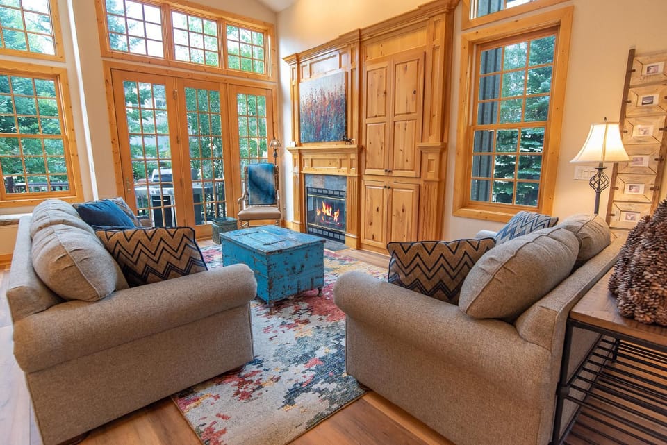 White Wolf Mountain Air Townhome: Elegant Retreat Apartment in Breckenridge