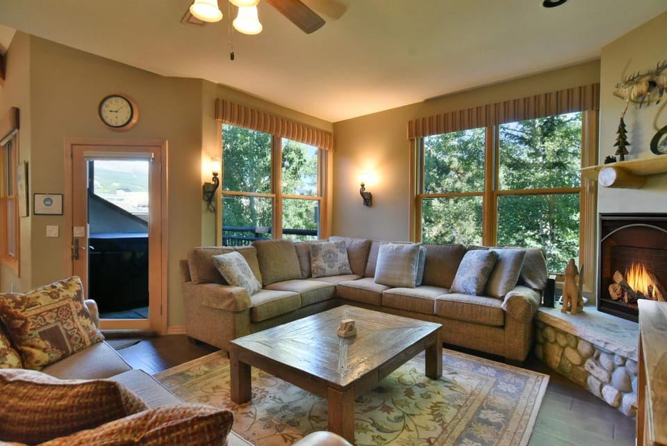 Corral at Breckenridge Raven Condo: Soaking Tub, Views Apartment in Breckenridge