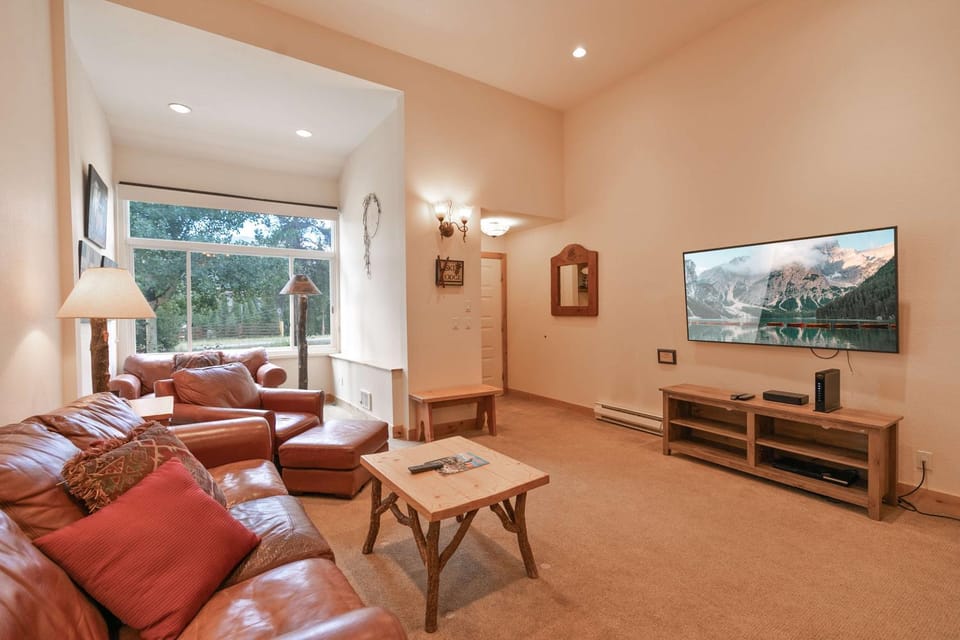 Cedars Slopeside Townhome: Ski-In, Ski-Out Apartment in Breckenridge