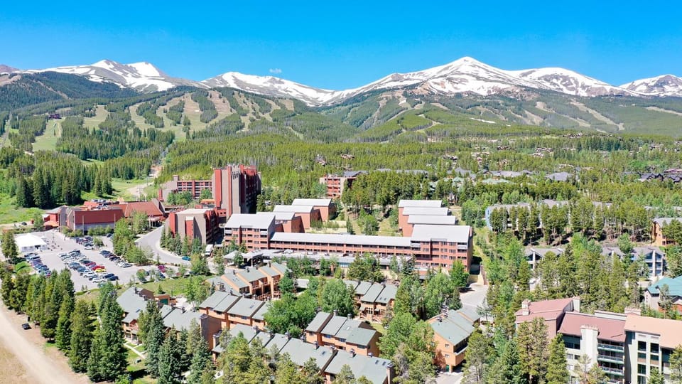 Cedars Slopeside Townhome: Ski-In, Ski-Out Apartment in Breckenridge