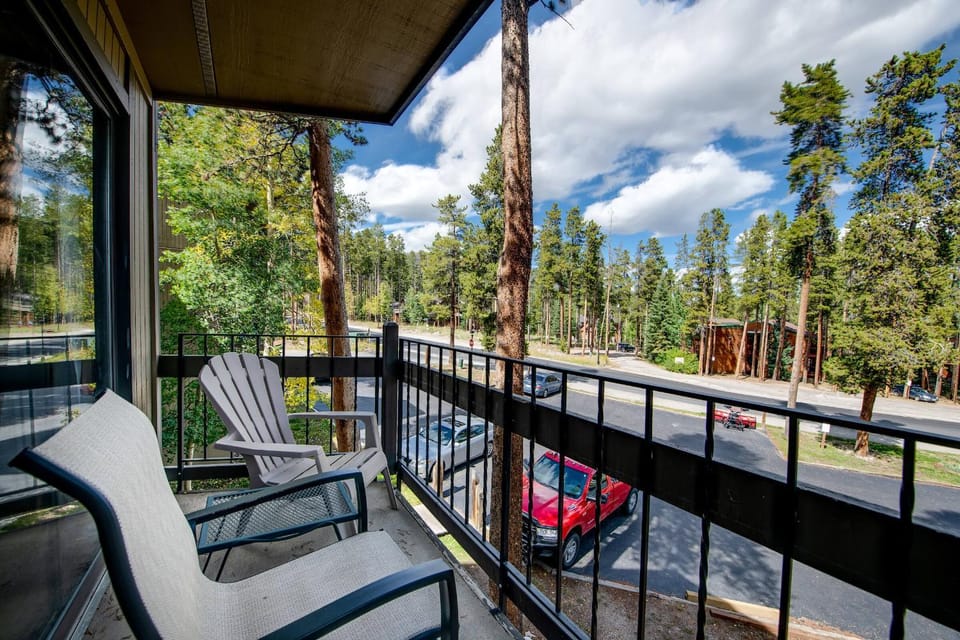 Gold Camp Miner's Claim Condo: On Shuttle Route Apartment in Breckenridge