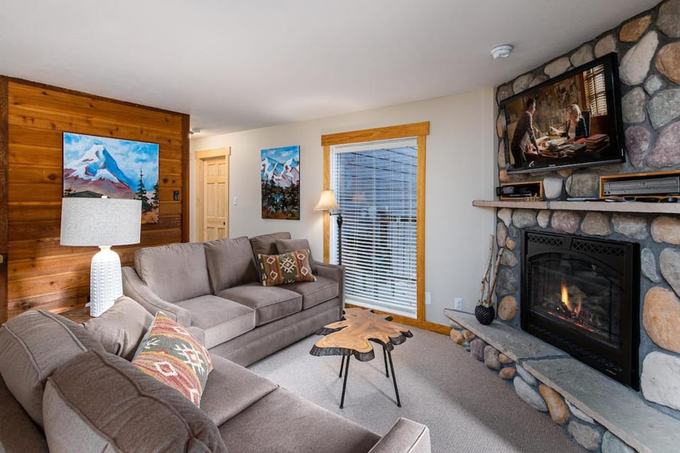 Double Eagle Roost Condo: Ski In, Walk To Main St Apartment in Breckenridge